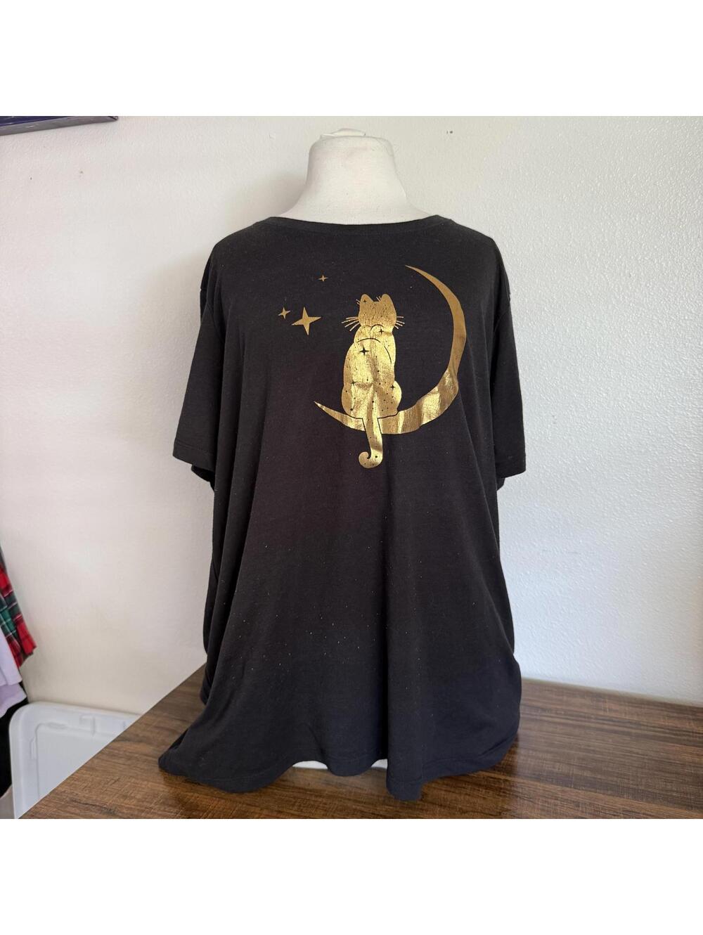Celebrate! Halloween Black T-Shirt with Gold Cat Size 3X